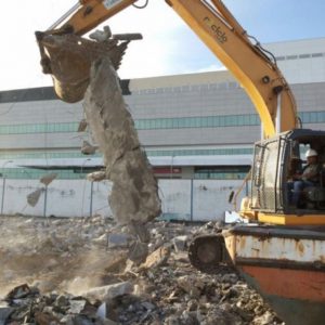 demolicao-e-britagem-da-antiga-concessionaria-da-gm-barra-rj45